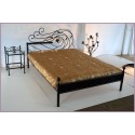 Oasis 140x200 mit niedrigem Fußteil und gehämmartem Blech