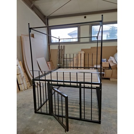 Gefängnis Bett 160x200 mit Käfig und Baldachin, Tor mittig
