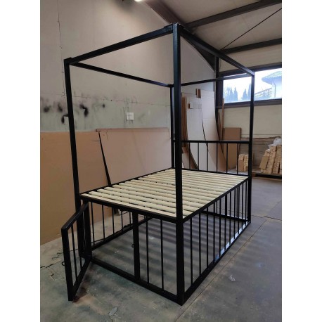 Gefängnis Bett 140x200 mit Käfig und Baldachin, Tor links